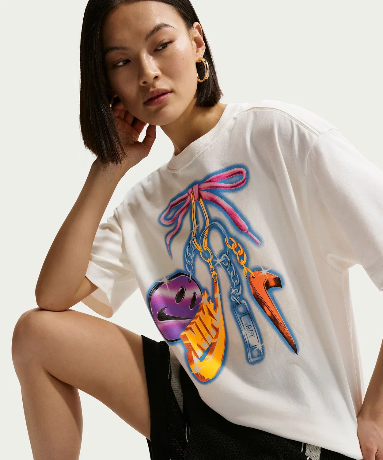 Женская футболка свободного кроя Nike Classic White — фото 2