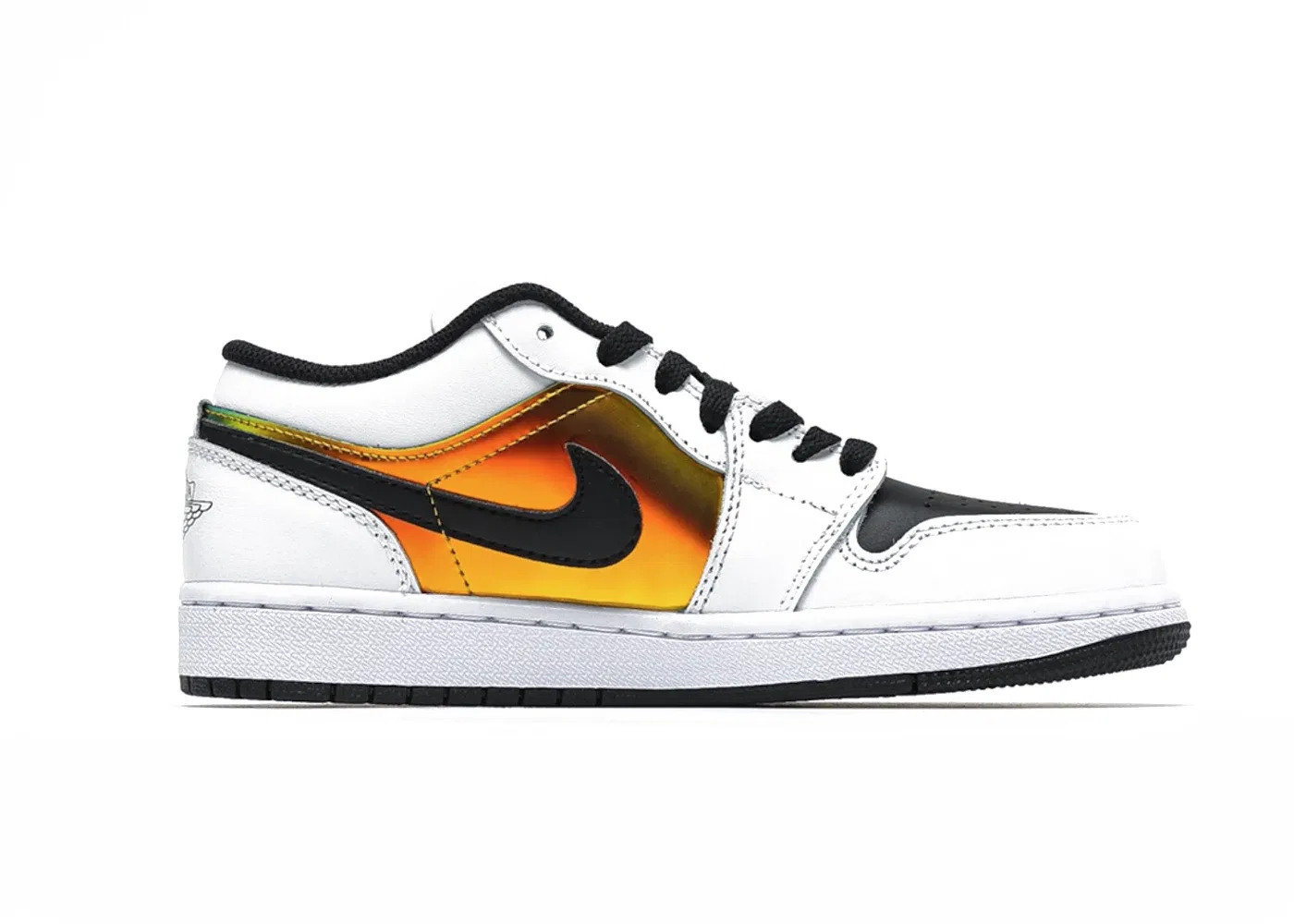 Детские кроссовки Lifestyle Jordan 1 Low, White/Black-Metallic Gold