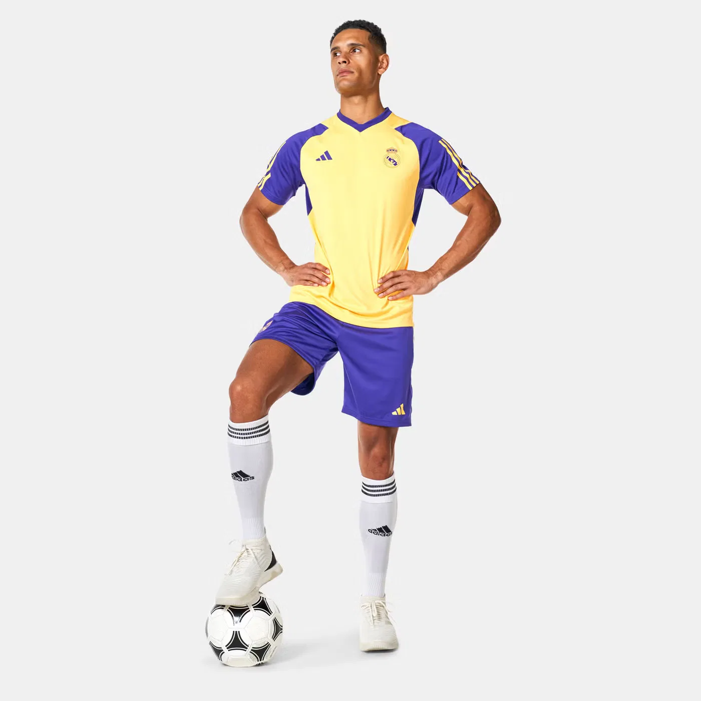 Шорты тренировочные футбольные Real Madrid Tiro 23 Adidas, фиолетовый — фото 3