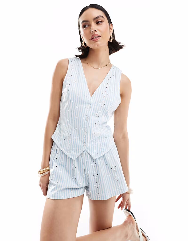 

Жилет на пуговицах ASOS DESIGN с вышивкой в ​​синюю полоску