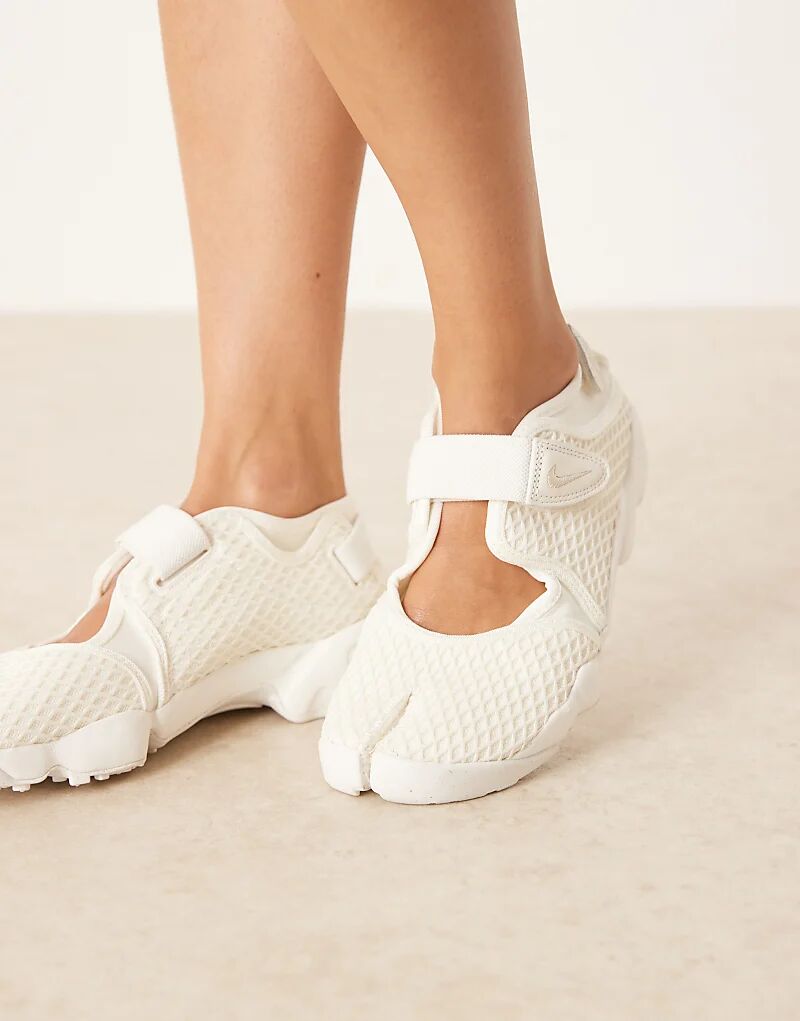Кроссовки Nike Air Rift бежевого цвета