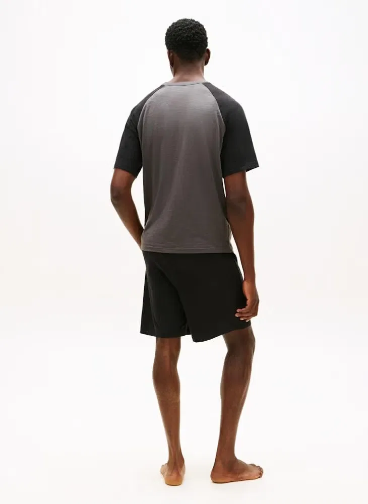 Комплект пижамный с футболкой и шортами Essential Textured Jersey Tommy Hilfiger, темно-серый — фото 2