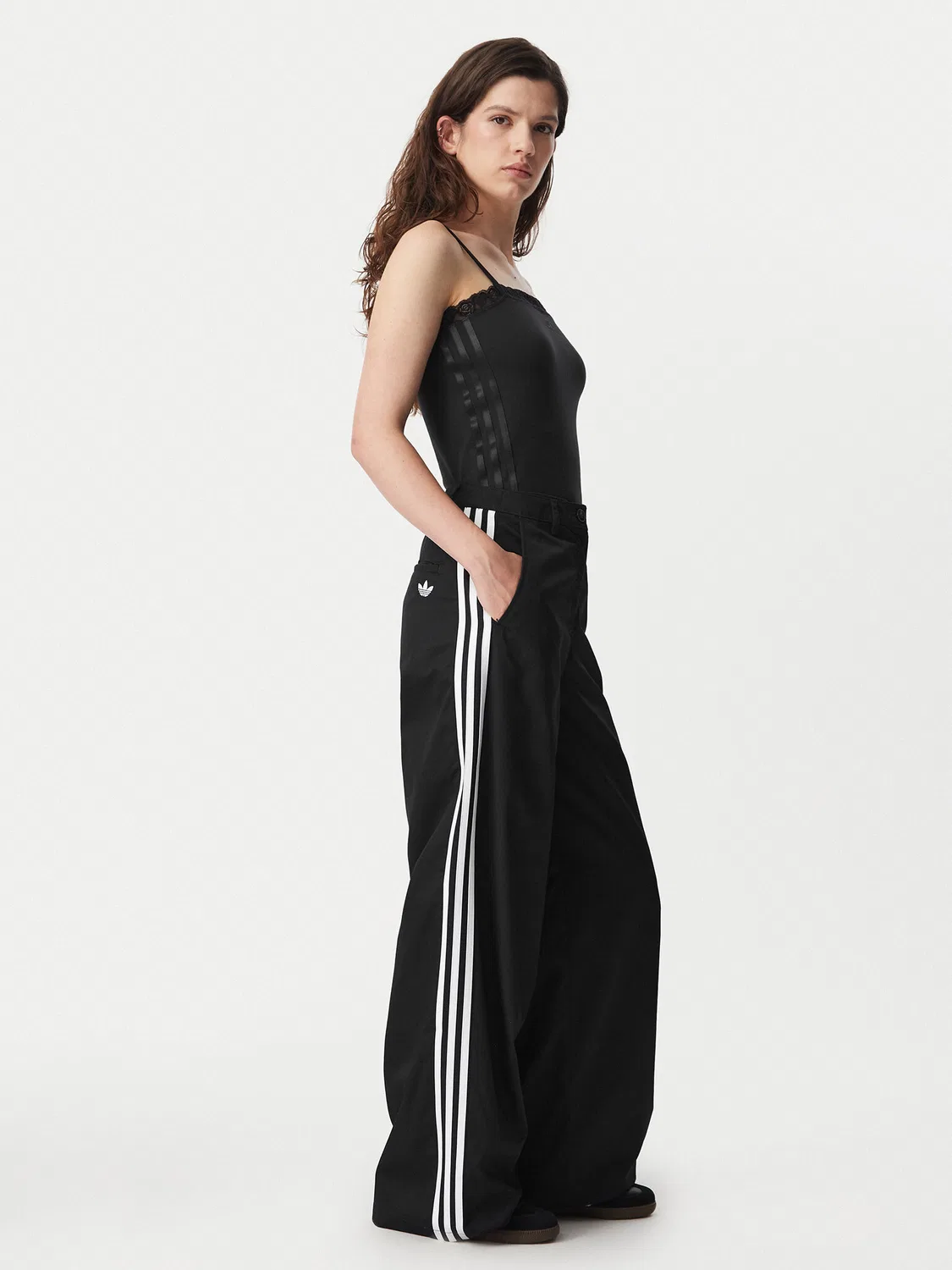 Женские брюки свободного кроя Tailored Adidas, черный — фото 2