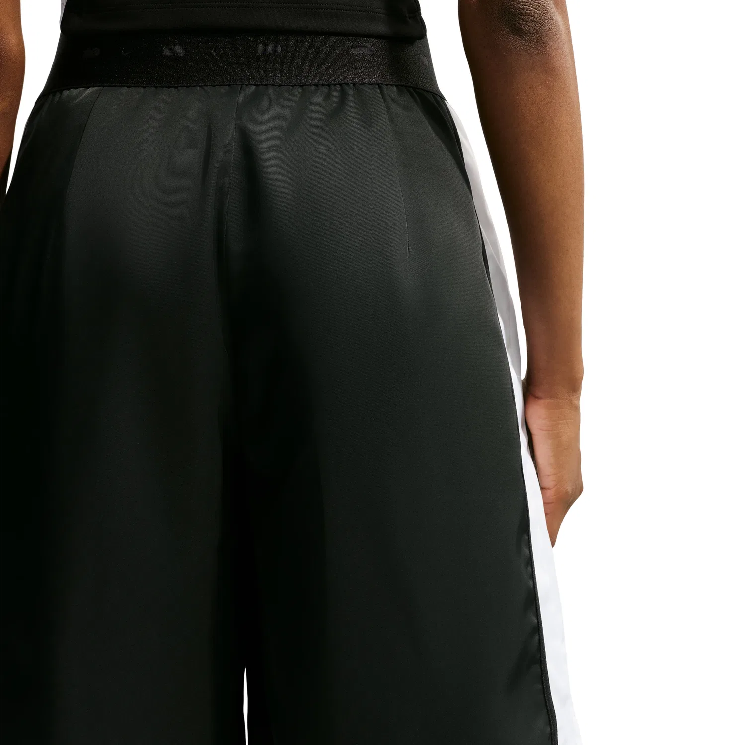 Женские шорты Naomi Osaka Loose Mid-Rise Shorts 'Black White' Nike, Black/White — фото 3