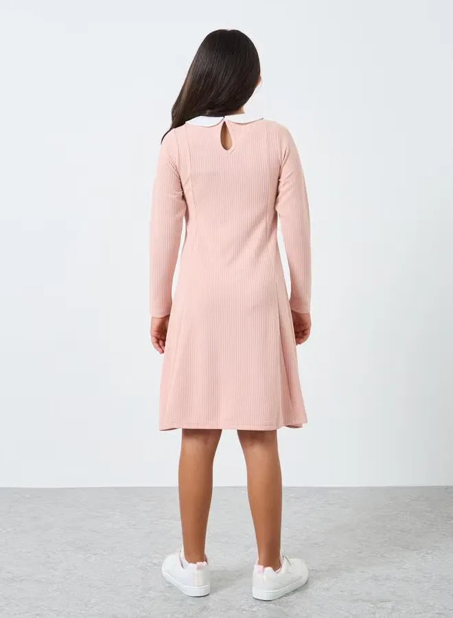 Платье-трапеция трикотажное с фактурной вязкой Teen textured knit dress Styli, светло-розовый — фото 4