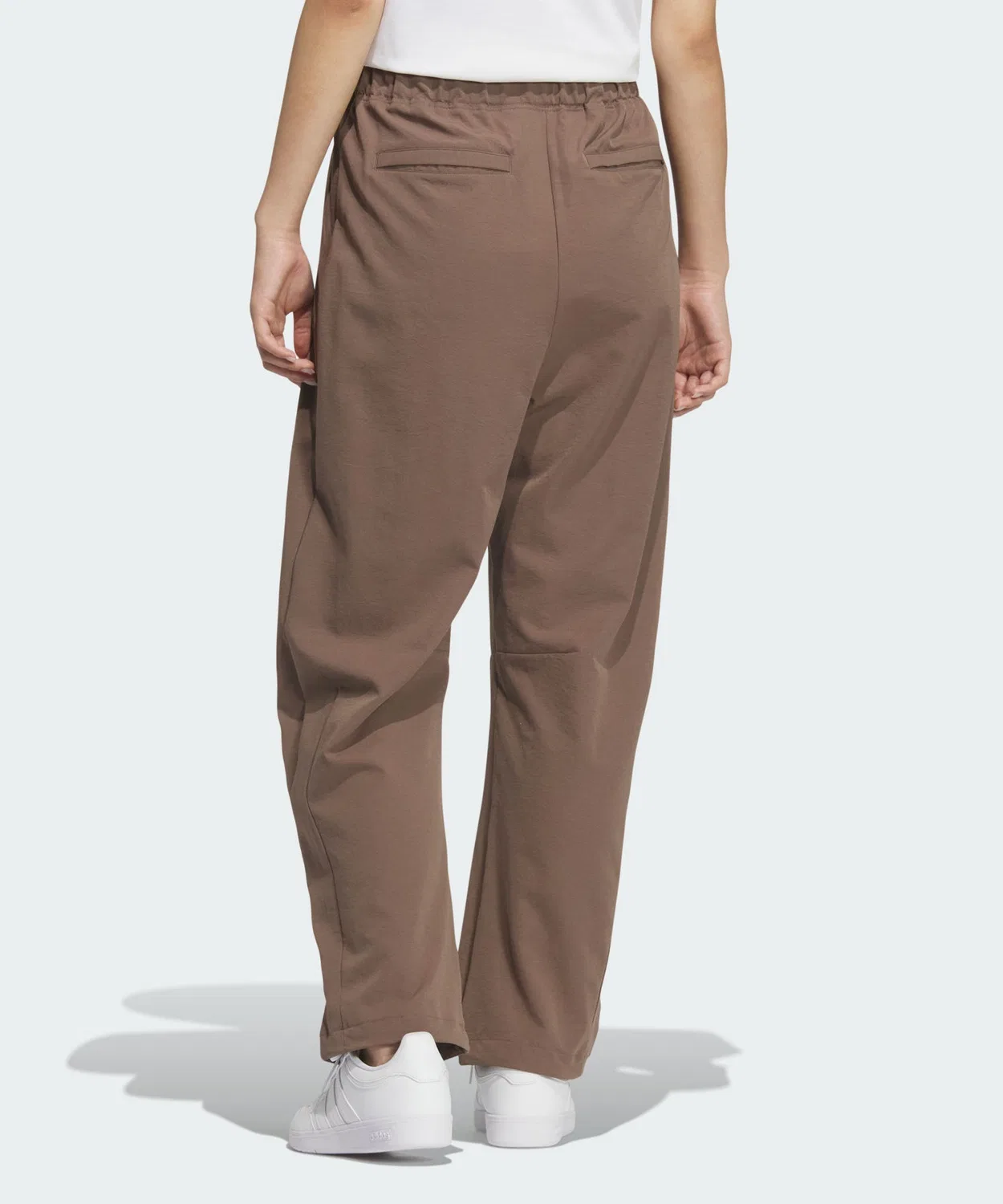 Женские спортивные брюки оверсайз с технологией Climacool, модель Softlux Doubleweave Parachute, Adidas, Brown — фото 2