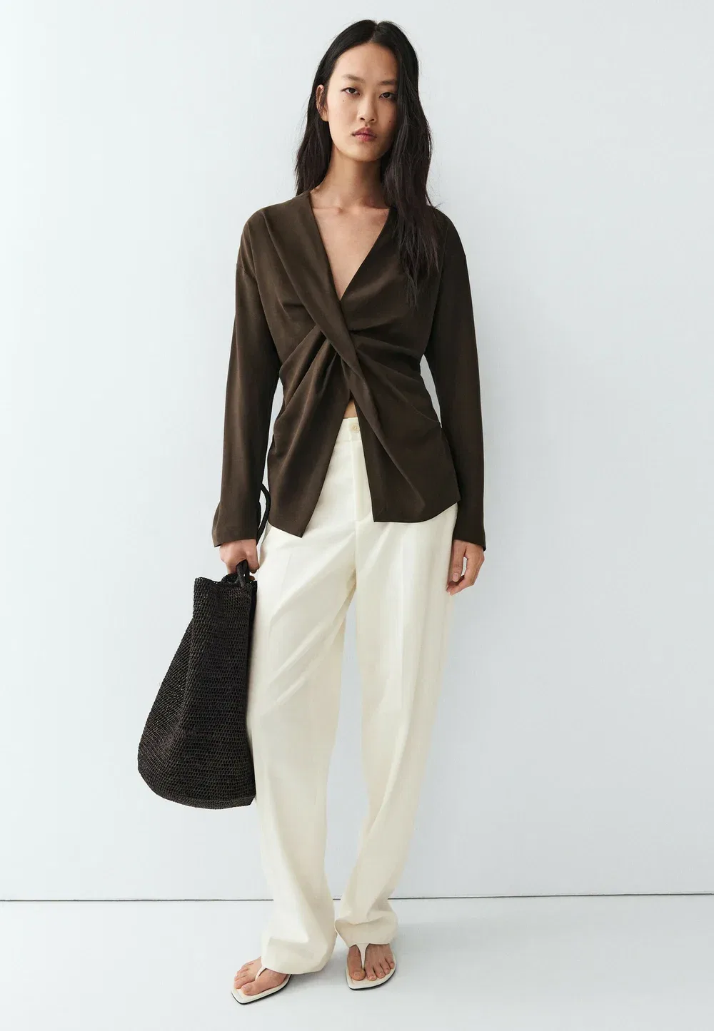 Струящаяся блузка с драпировкой - блузка Massimo Dutti, Dark Brown — фото 2