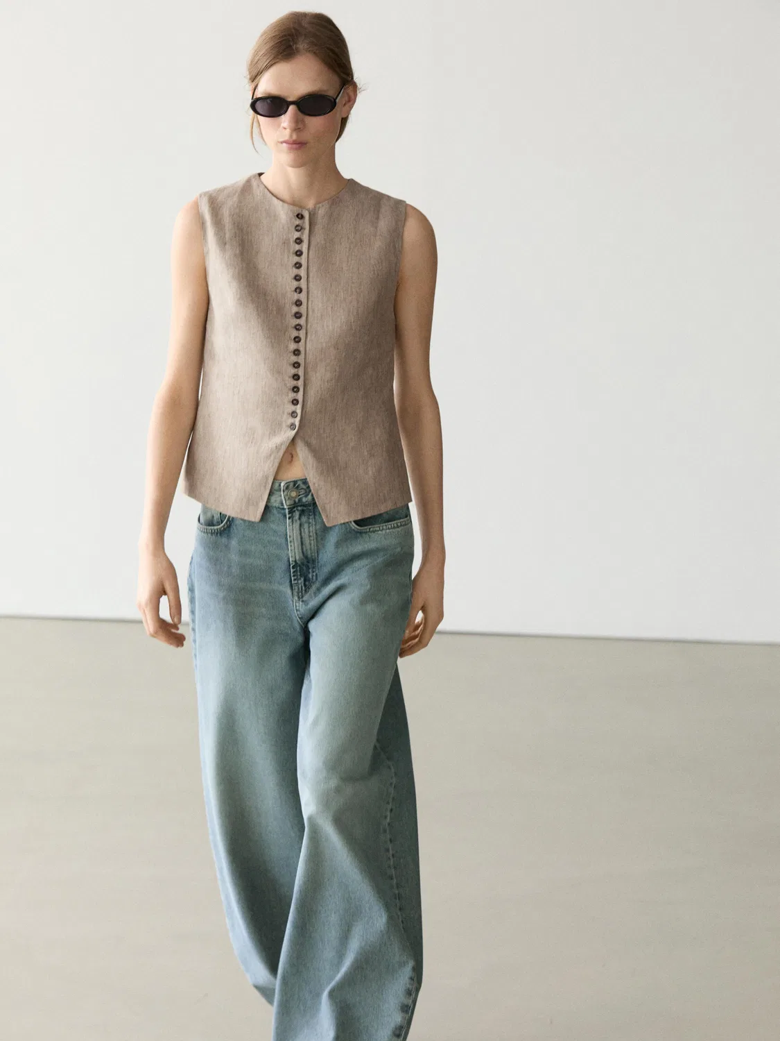 Жилет из меланжевой льняной ткани с пуговицами Massimo Dutti, бежевый — фото 4