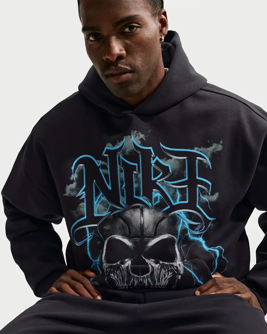 Мужская толстовка с капюшоном и начесом в баскетбольном стиле Nike Standard Issue, Black/Light Current Blue/Pale Ivory — фото 3
