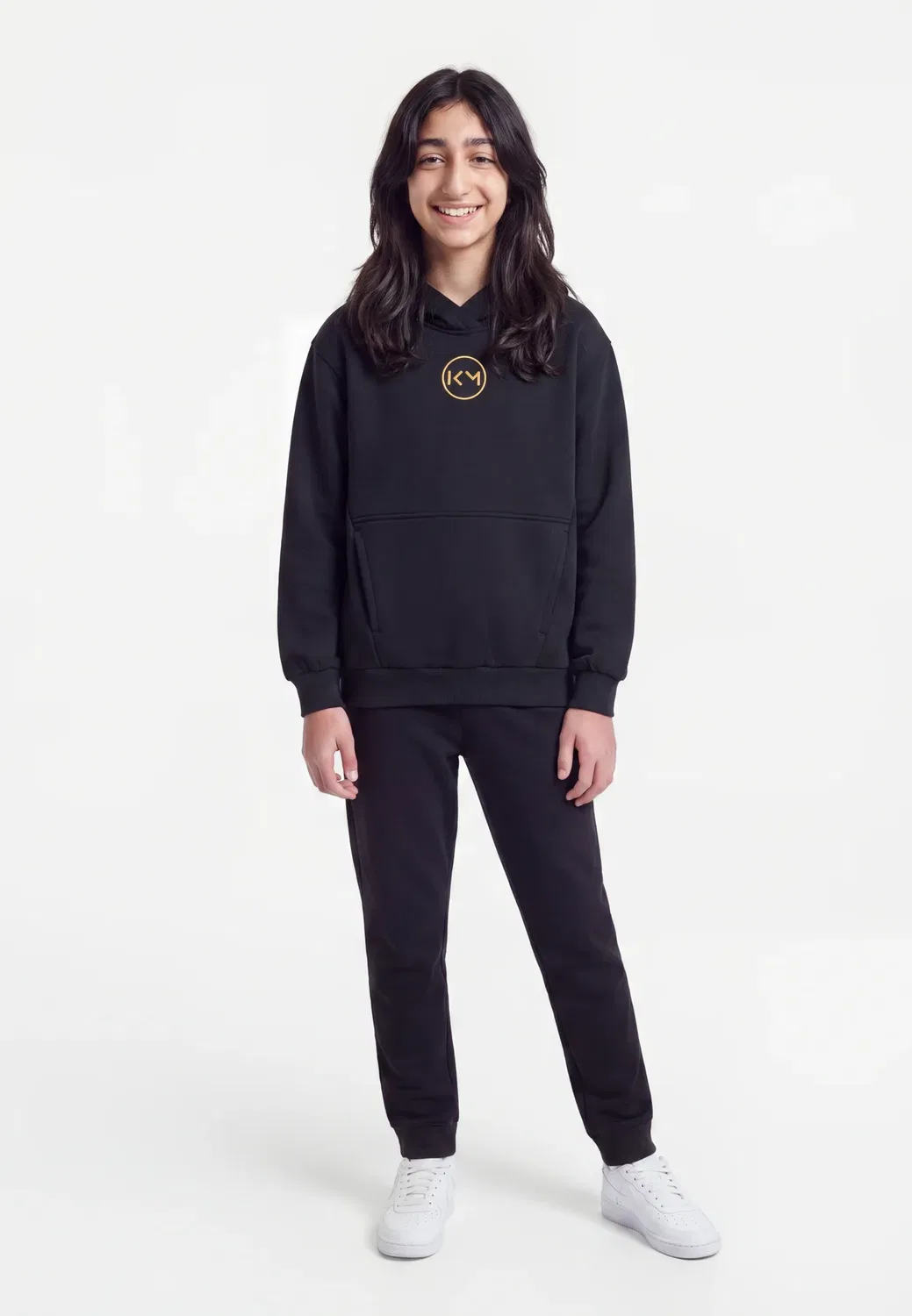 Худи Kylian Mbappe Club унисекс - худи Nike Performance, Black/Metallic Gold-Coloured