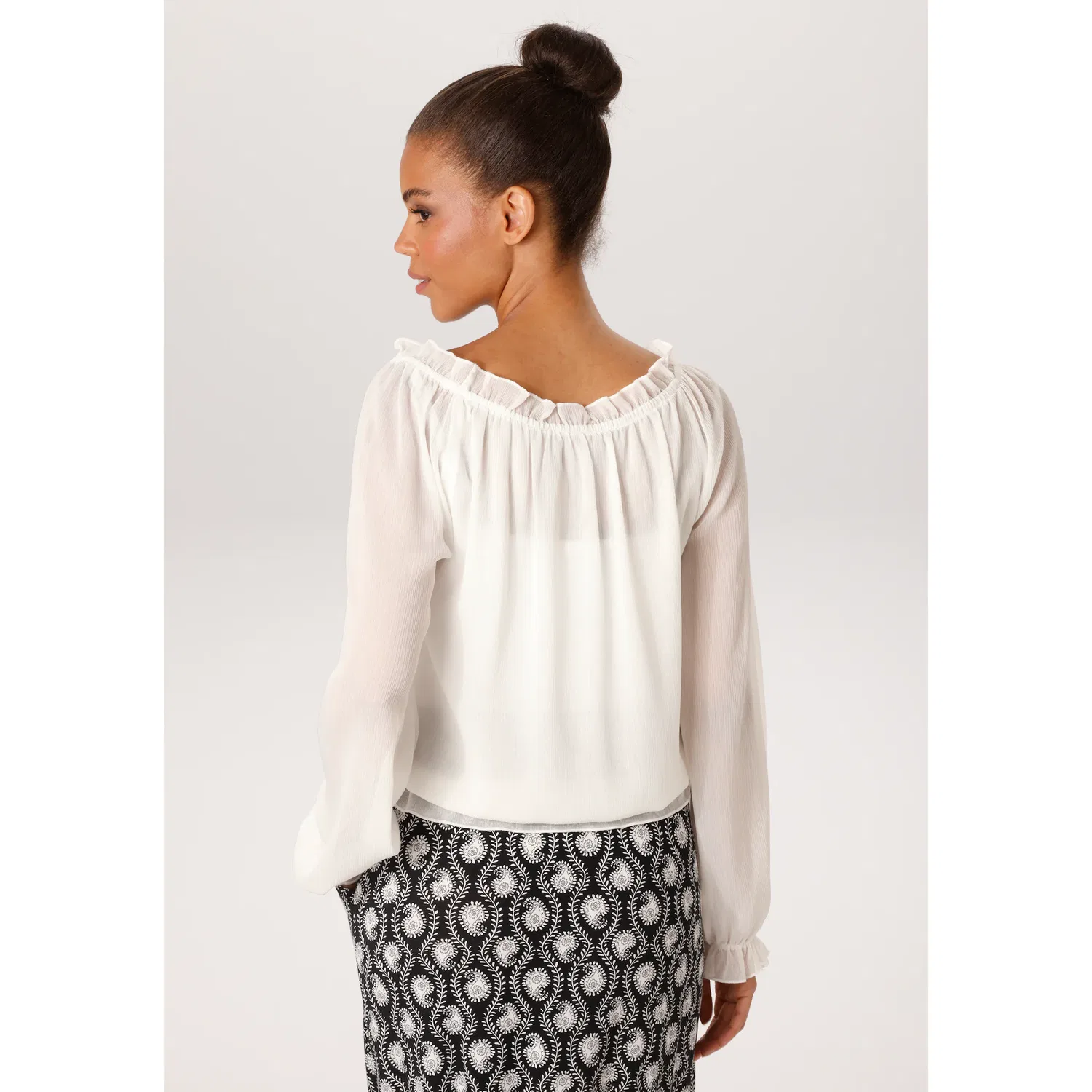 Женская блуза свободного кроя с вырезом кармен Aniston CASUAL, Off-White — фото 2