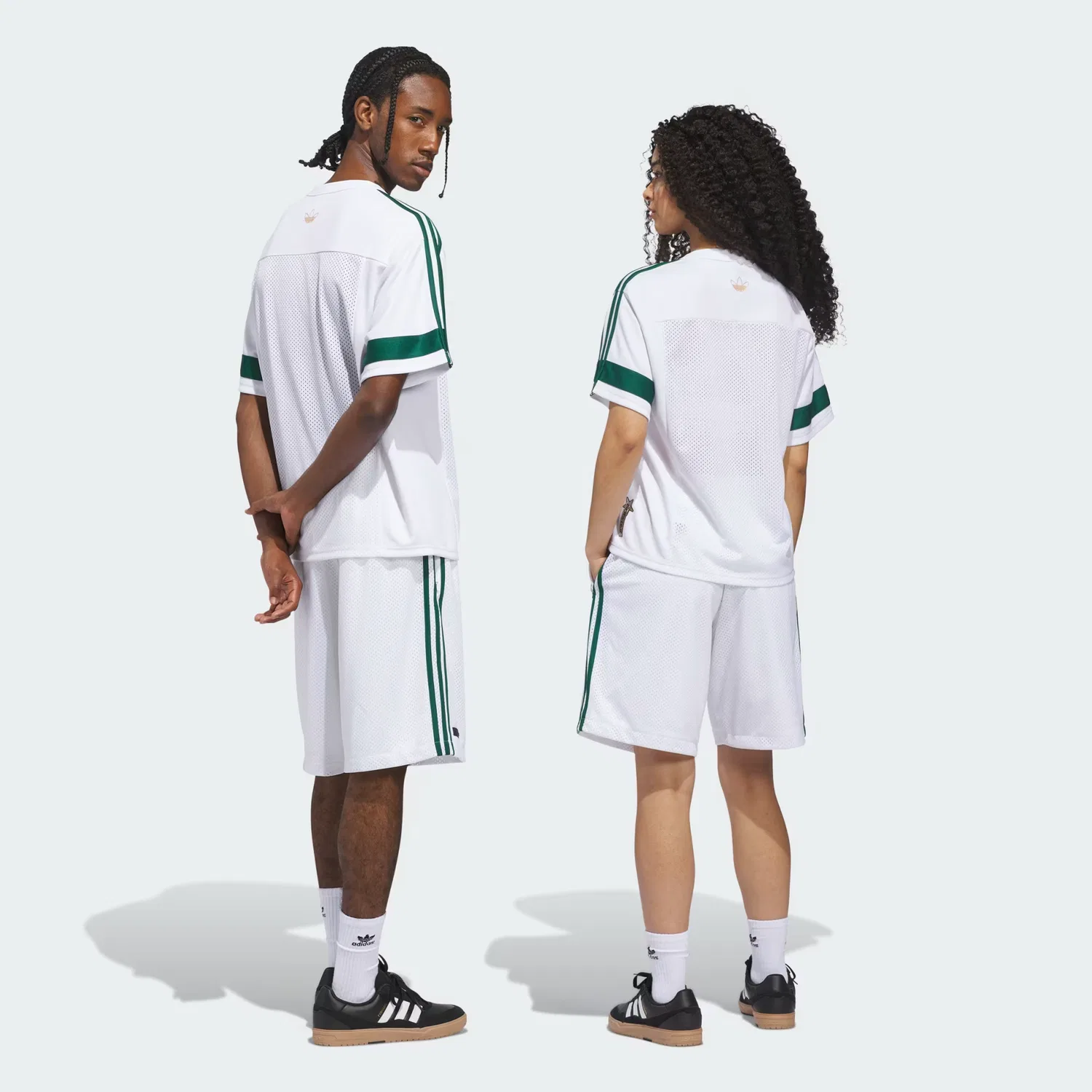 Шорты унисекс свободного кроя Tyshawn Adidas Originals, белый/матовое золото/темно-зеленый — фото 2
