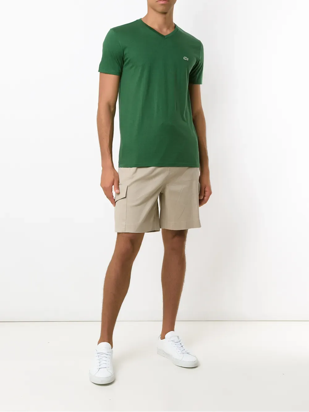 Футболка с V-образным вырезом и вышитым логотипом Lacoste, зеленый — фото 2