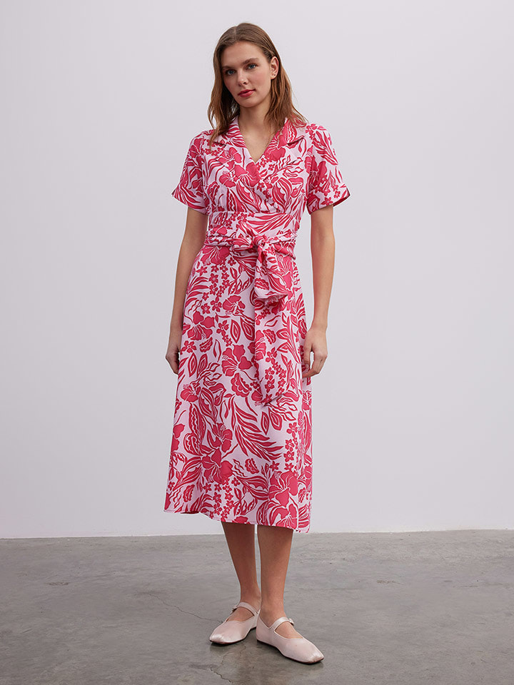 

Платье до колена BGN