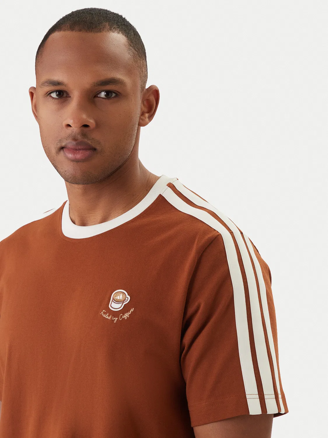 Мужская футболка свободного кроя Lux Coffee Cafe Cup Graphic Adidas, коричневый — фото 4