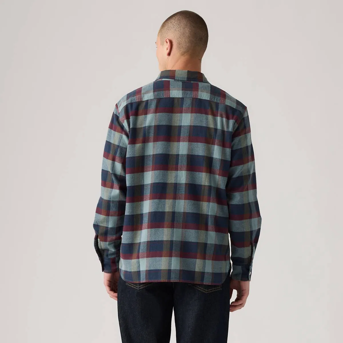 Классический непринужденный рабочий стиль в фланелевой рубашке Levi's, Medina Plaid Nightfall Navy - Multi-Color — фото 4
