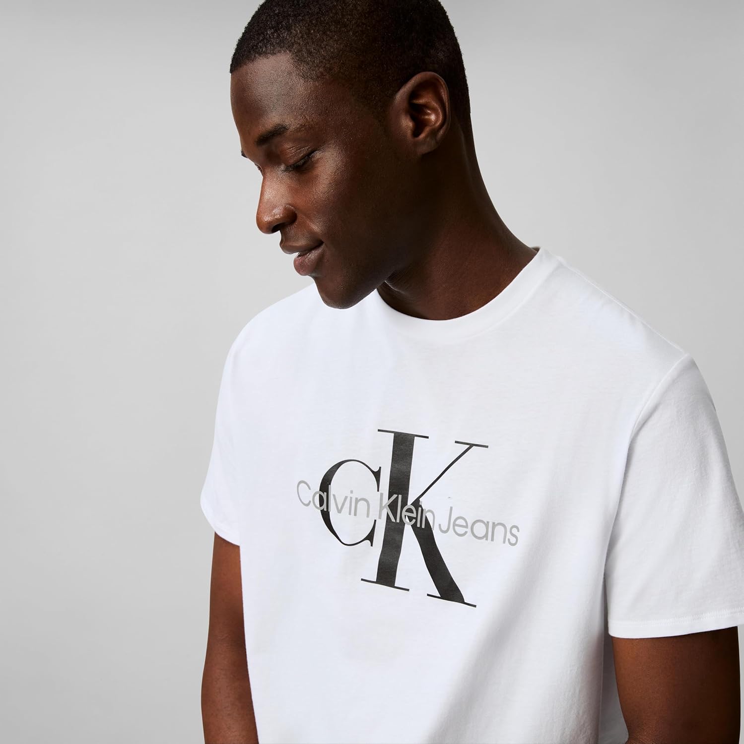 Футболка Calvin Klein Monogram Logo Crewneck, белый — фото 4