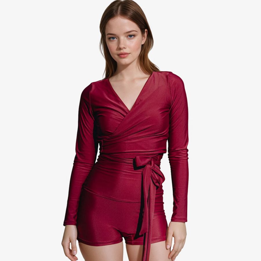 

Купальный комплект Avery большого размера из двух частей: купальник с длинными рукавами и запахом, двусторонний топ и корректирующие шорты Calypsa, Wine