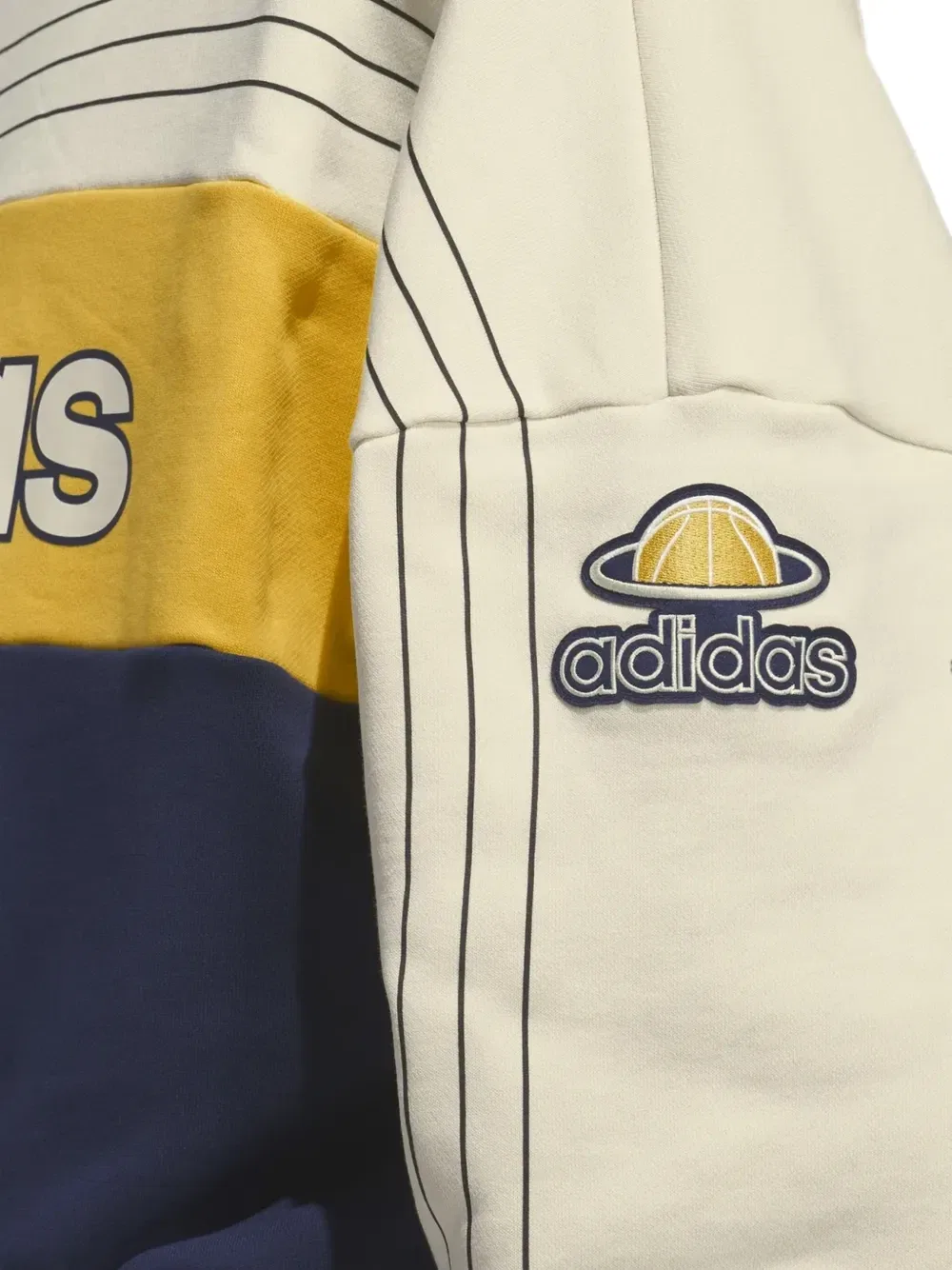 Свитер с логотипом и панелями Adidas, бежевый — фото 3