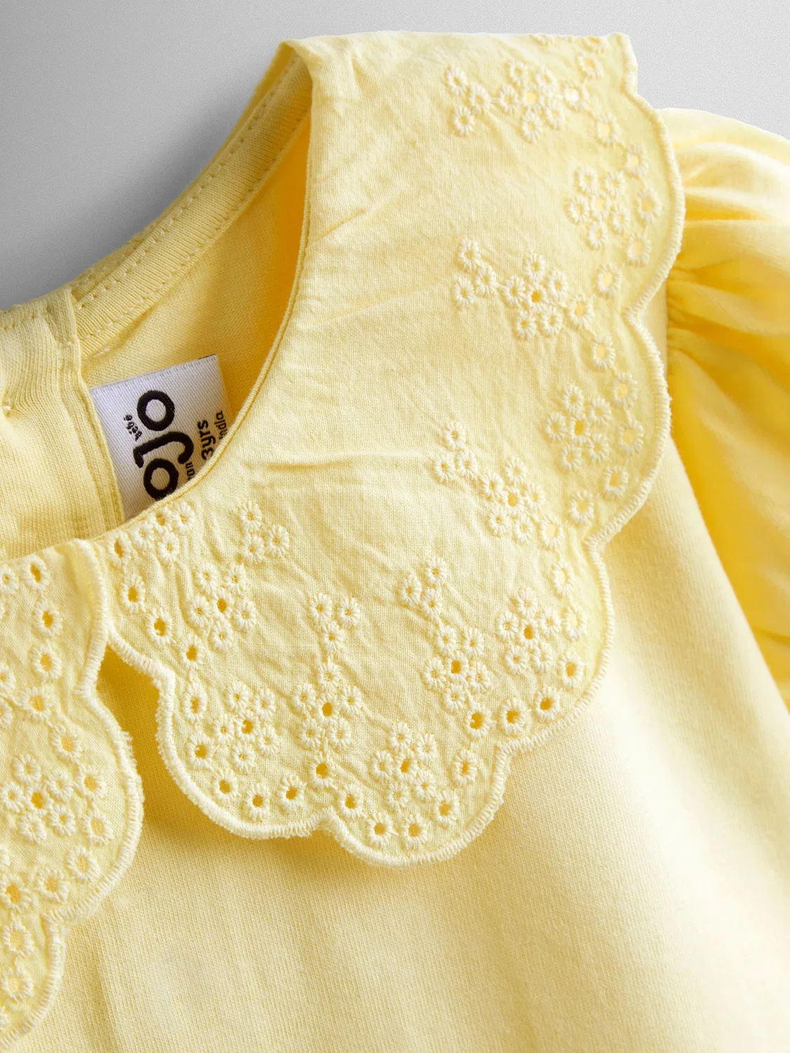 Футболка с вышивкой воротник, JoJo Maman Bébé, светло-желтый — фото 3
