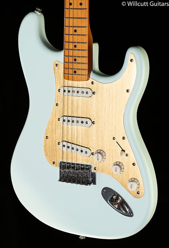

Squier 40th Anniversary Stratocaster Vintage Edition Кленовый гриф Satin Sonic Blue (557) Squier 40th Anniversary Stratocaster Edition Maple Fingerboard (557)