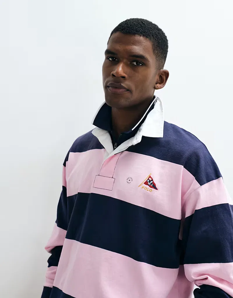 Поло Polo Ralph Lauren с логотипом в виде флага и полос, свободного кроя, в сине-розовых тонах — фото 2