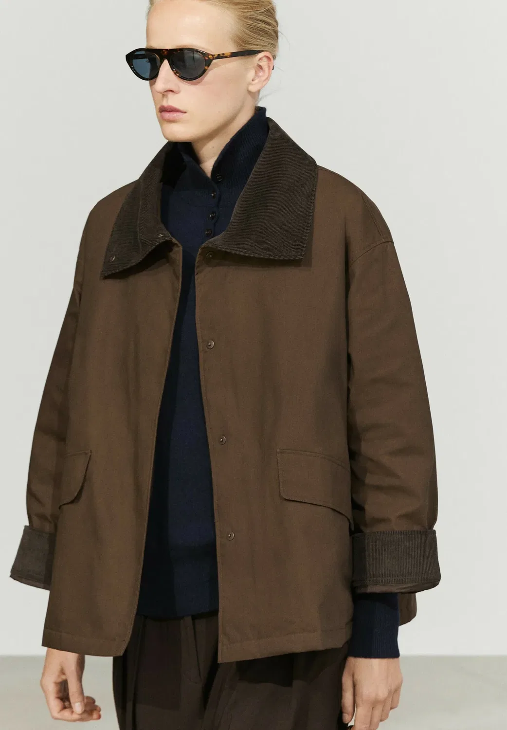 Вощеная вельветовая куртка с высоким воротником - легкая куртка Massimo Dutti, Khaki
