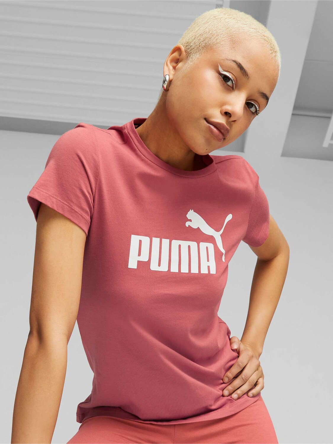 

Футболка Puma ESS Logo (s), красный