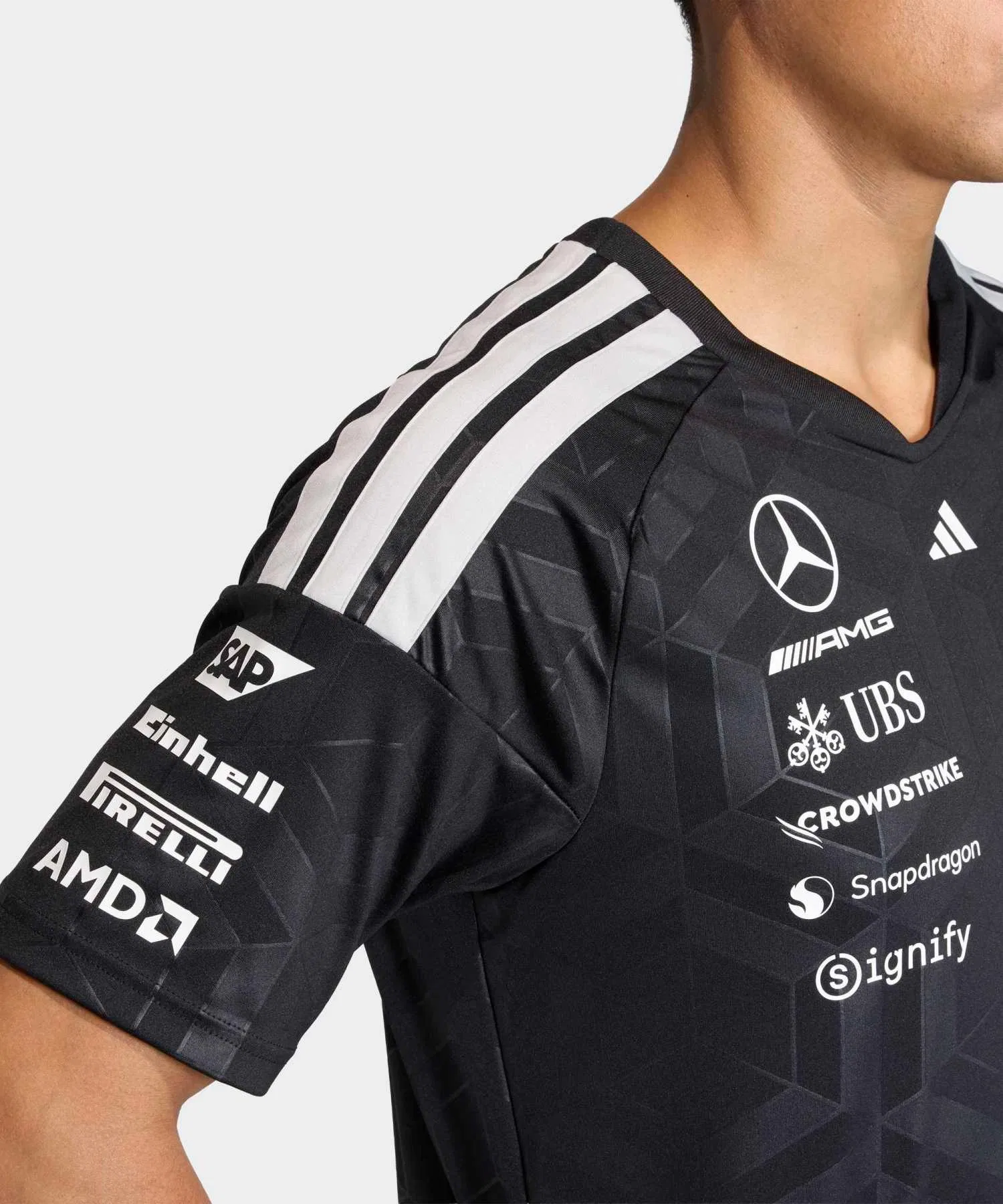 Мужская/женская футболка Mercedes-AMG Petronas F1 Team adidas Originals чёрная — фото 4