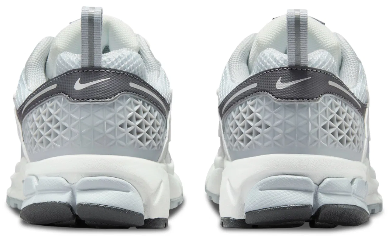 Кроссовки для мальчиков Vomero 5 Nike, фиолетовый/серебристый — фото 3