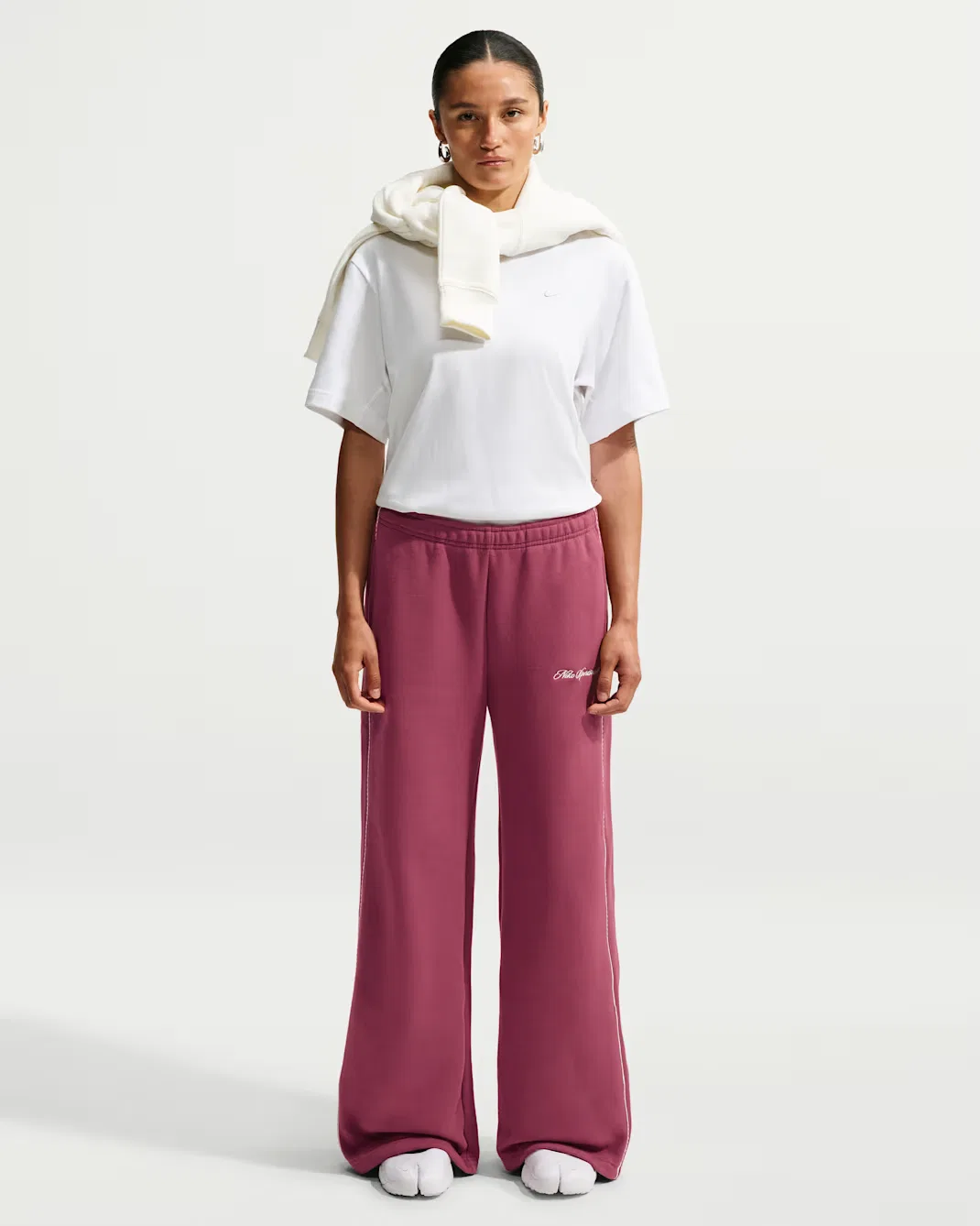 Женские брюки средней посадки с широкими штанинами Nike Studio Fleece Medium Weight "Graphic Pack", Pink Smoke/Sail/Pink Smoke