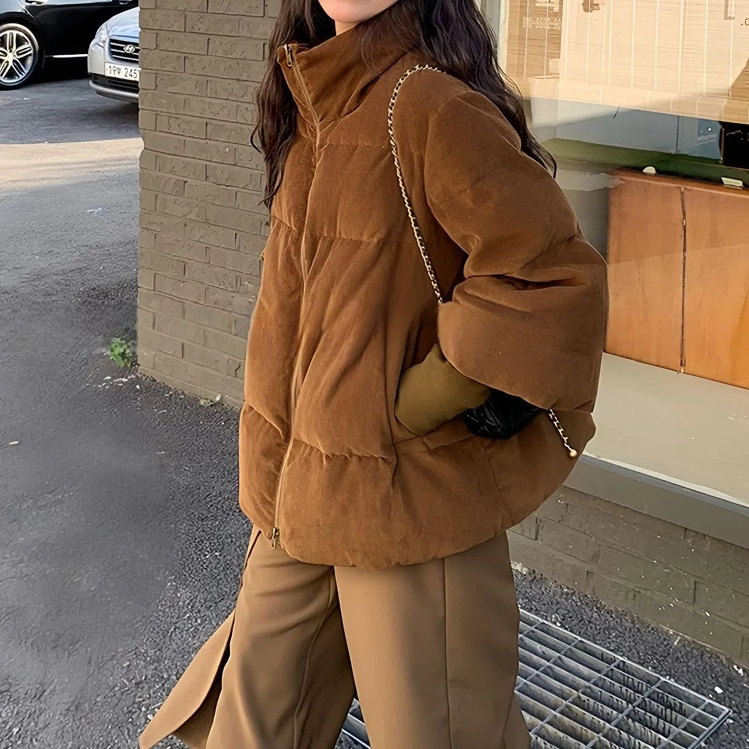 Женская куртка укороченная oversize с высоким воротником и молнией, Caffè — фото 3