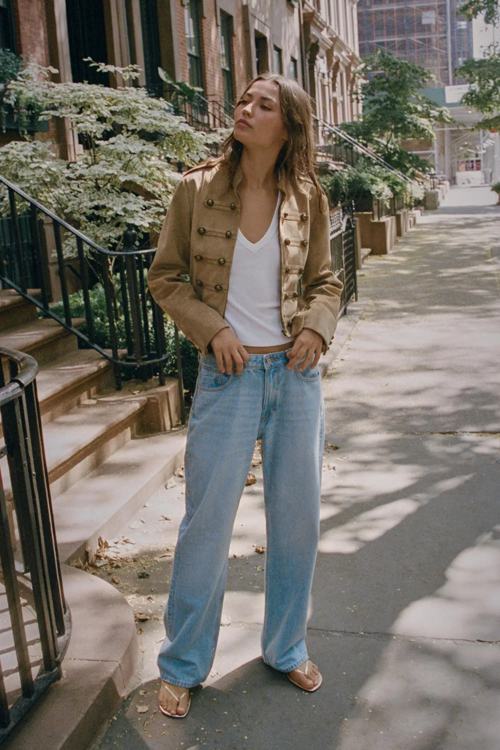 Куртка из искусственной замши с застежкой-бабочкой. ZARA, camel