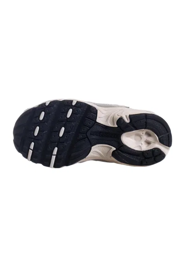 Кроссовки Leather and Textile 530 New Balance white — фото 4