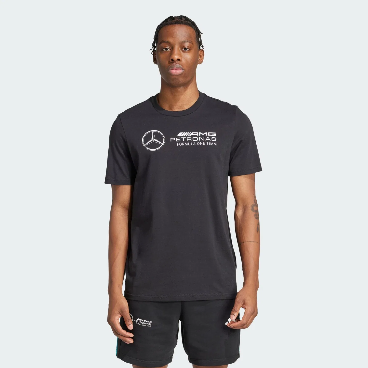 Мужская футболка с графическим принтом Mercedes-AMG Petronas Formula One Team DNA Adidas, Schwarz / Weiss — фото 2