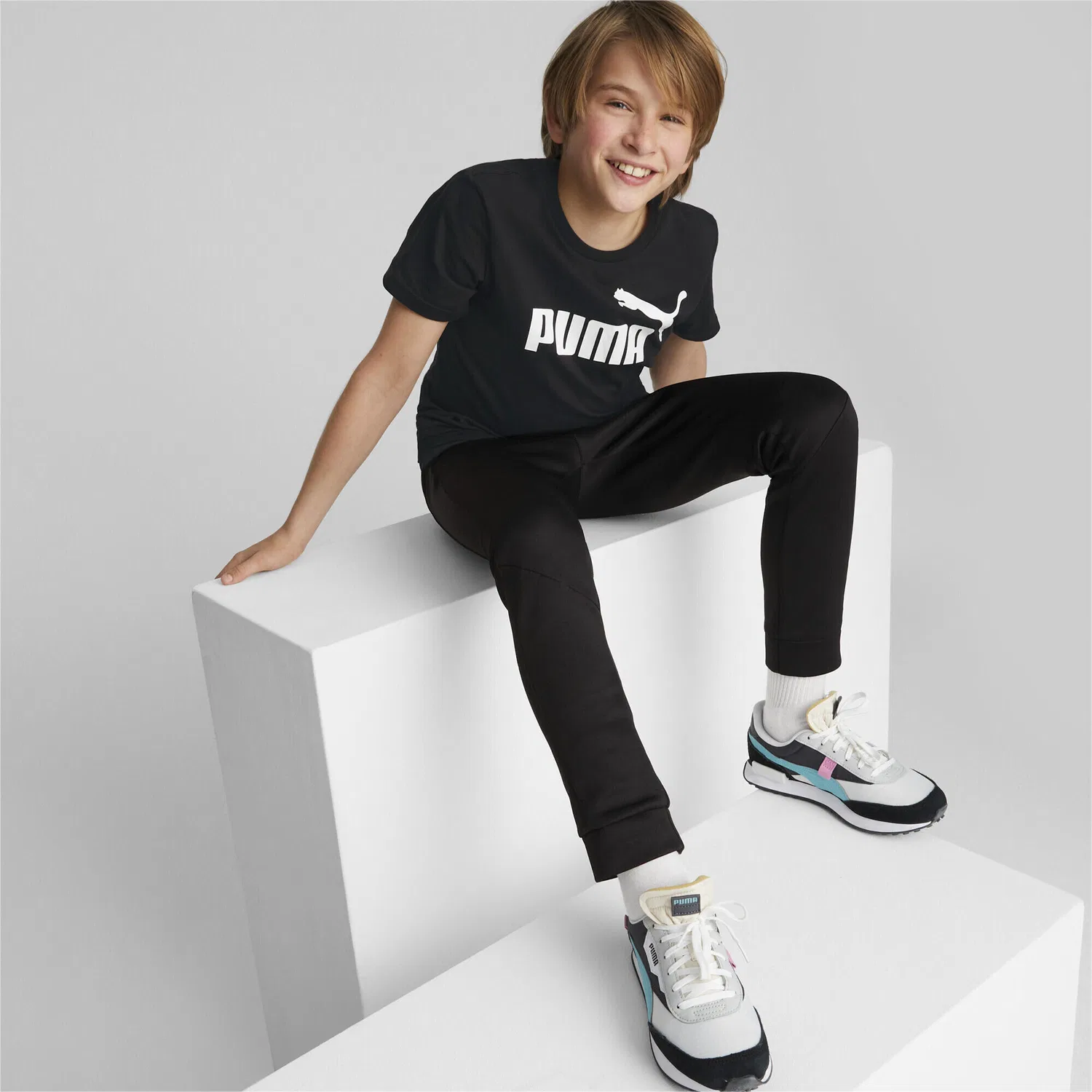 Детская футболка с принтом Essentials Logo Puma, Schwarz — фото 3