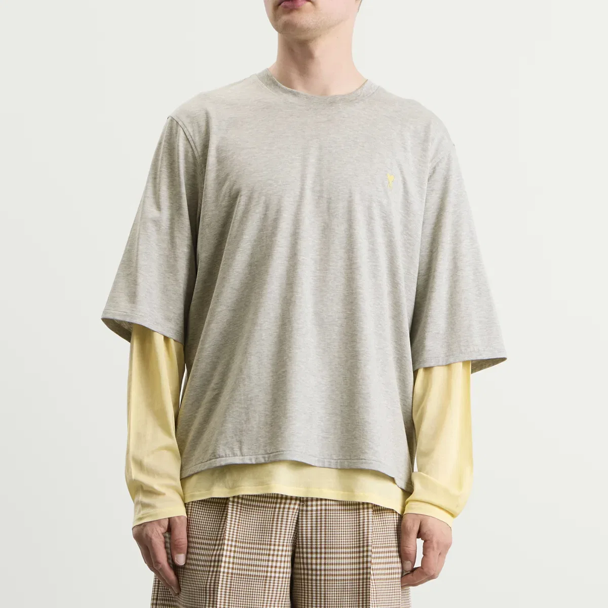 Футболка с длинным рукавом из двух слоев Mercerised Jersey ADC Double Layer T-Shirt Ami Paris, Gris Chine Clair/Jaune — фото 2