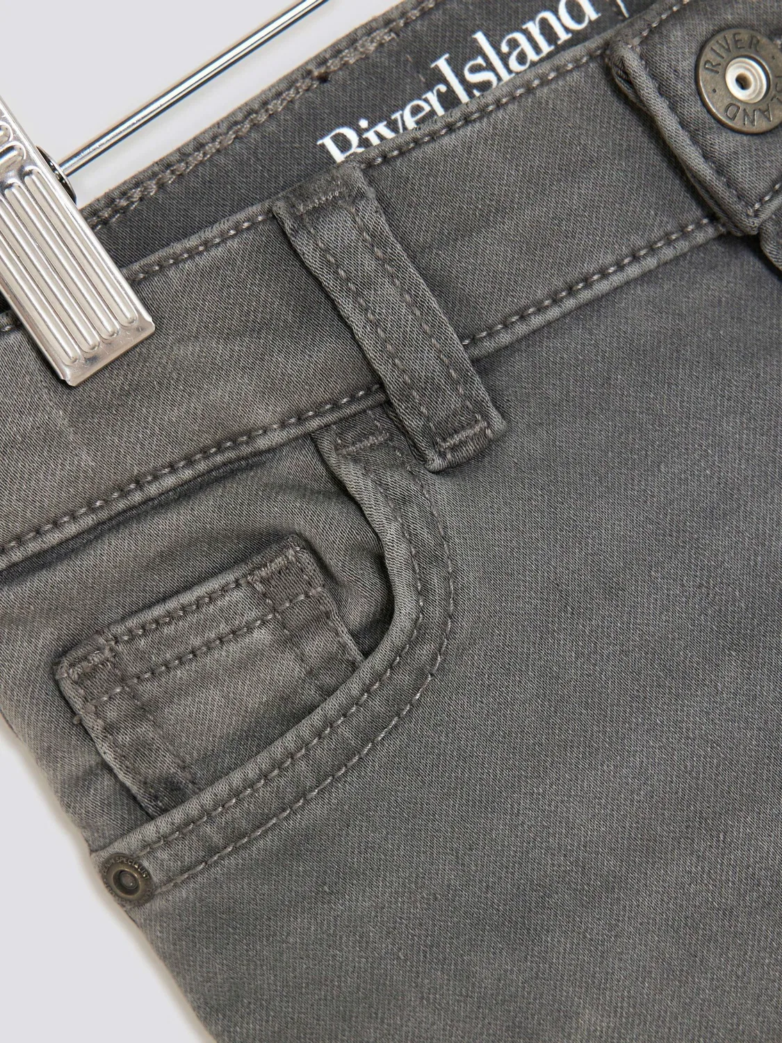 Джинсы зауженные, модель Stretch Tapered Fit River Island, серый — фото 4
