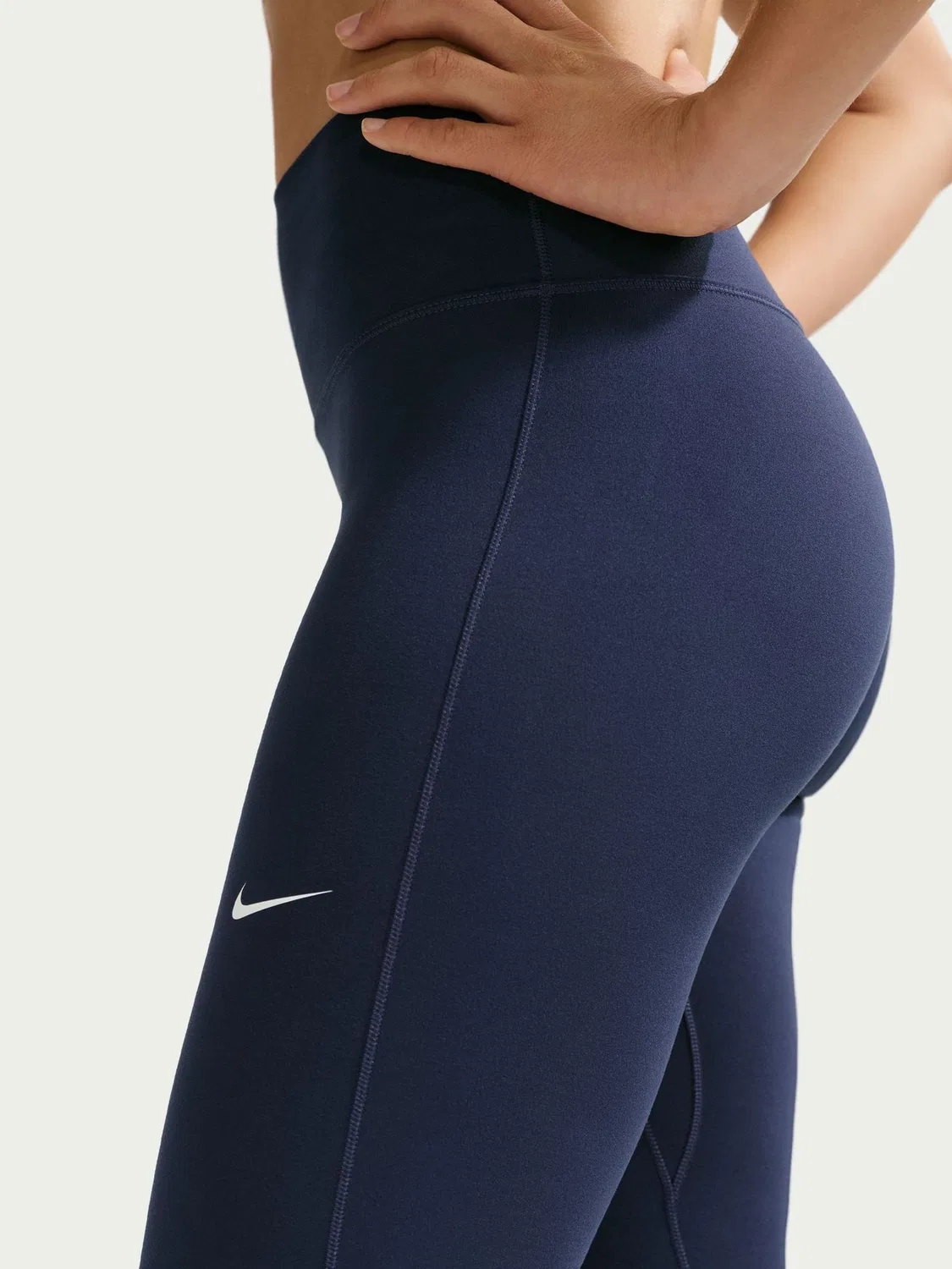 Леггинсы с завышенной талией Nike One, фасон клеш, темно-синий — фото 4