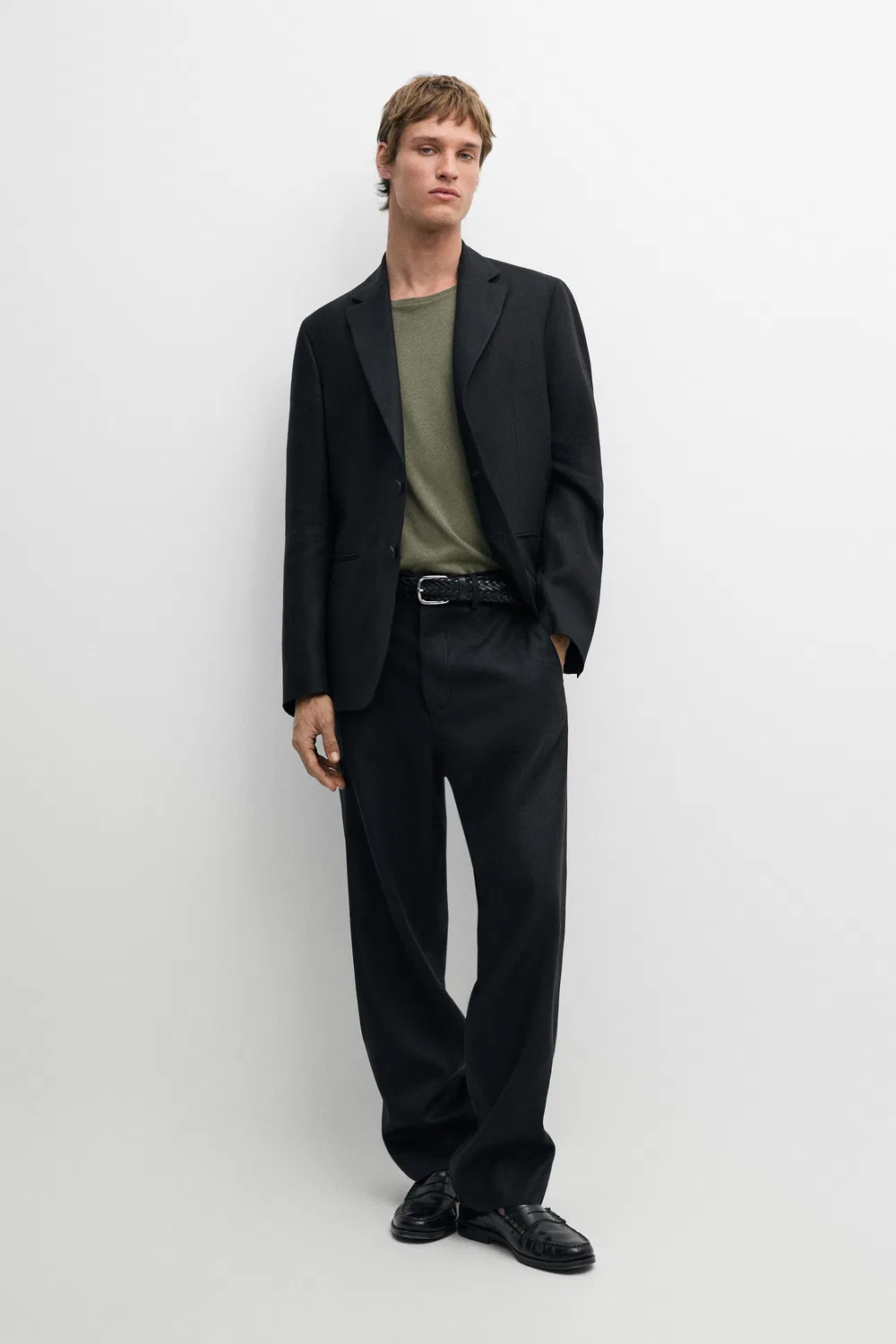 Блейзер костюма приталенного кроя из 100% льна Massimo Dutti, черный