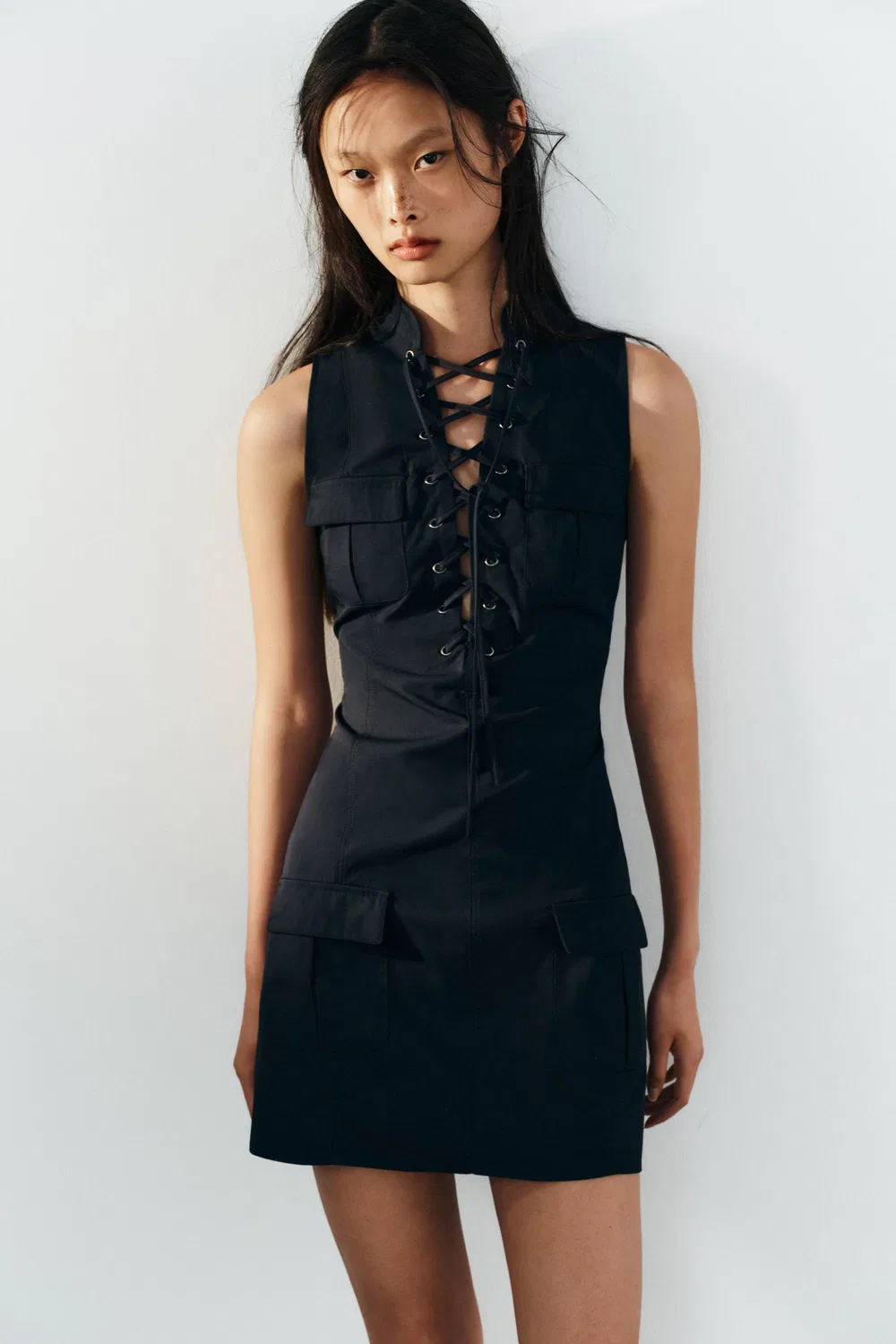 Короткое платье с перекрещивающимися бретелями и карманами. ZARA, Navy blue — фото 3