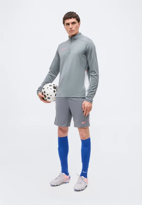 Футболка с длинным рукавом Dri-fit из полиэстера Long Sleeved Top Nike Performance, Smoke Grey/White/Hot Punch, белый/серый — фото 2