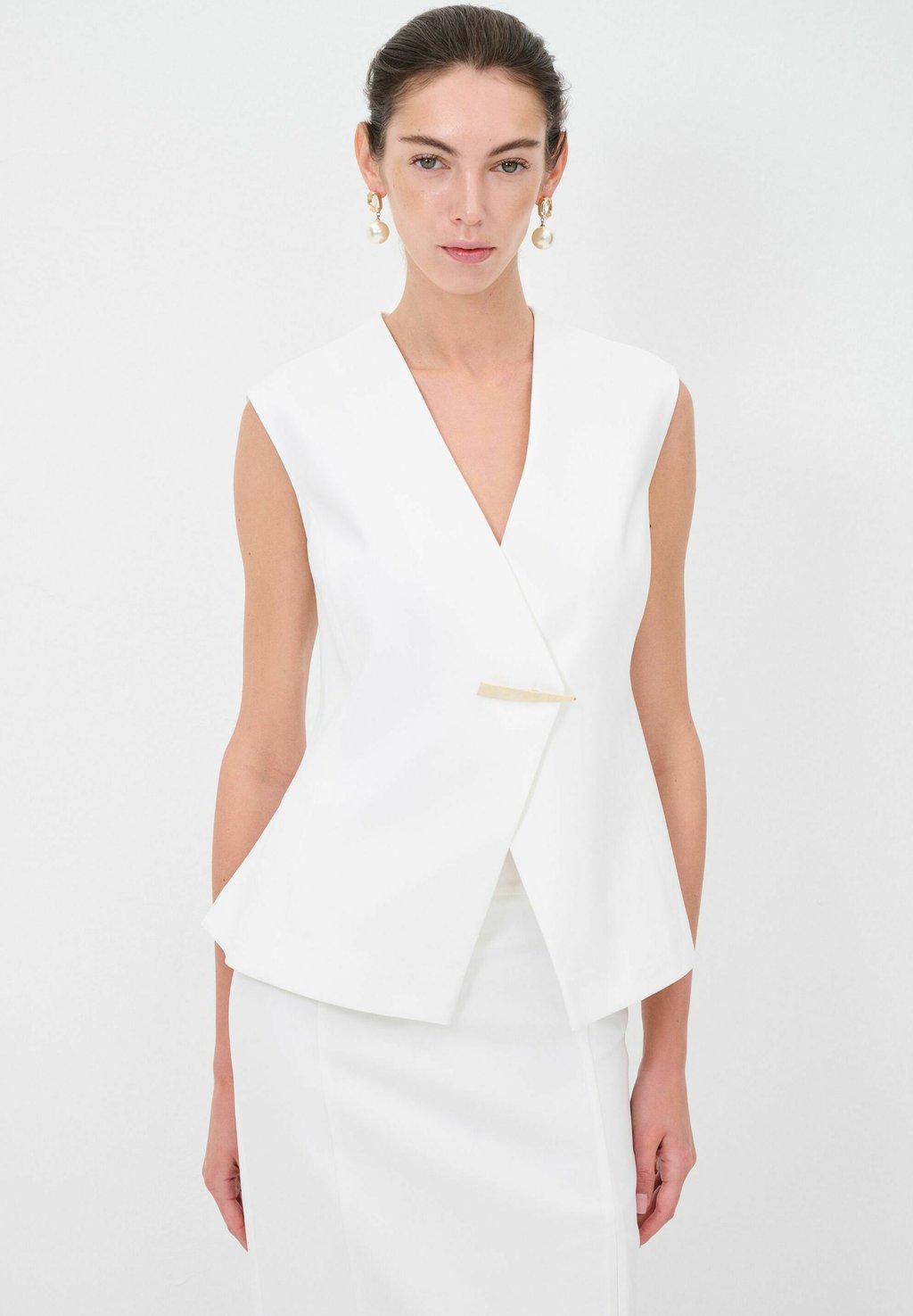 

Жилет SLEEVELESS V-NECK adL, белый