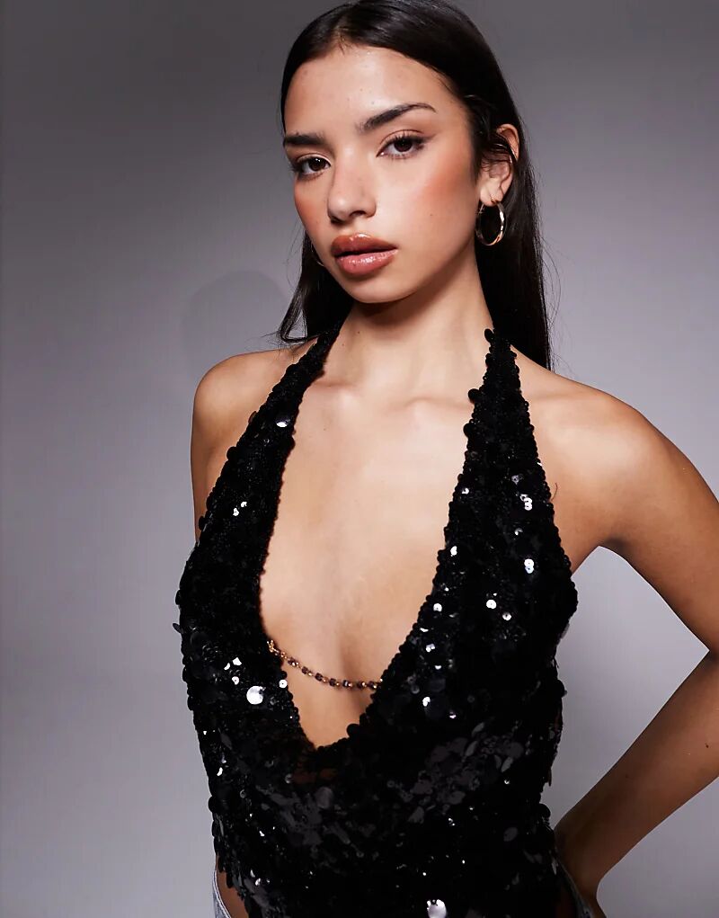 

Топ Tiger Mist Zana с вырезом халтер, украшенный дисками, цепочкой-капюшоном, завязывающимся сзади, черного цвета