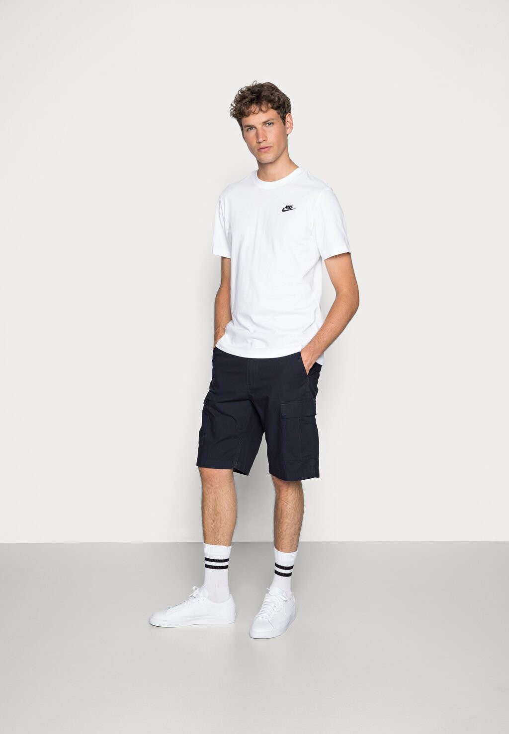 Базовая футболка Club Tee Nike, цвет white/black — фото 2