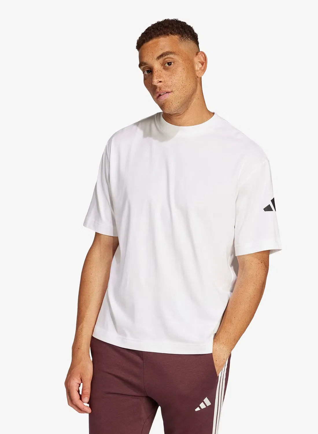 Футболка свободного кроя 3-Stripes essential logo Adidas, белый
