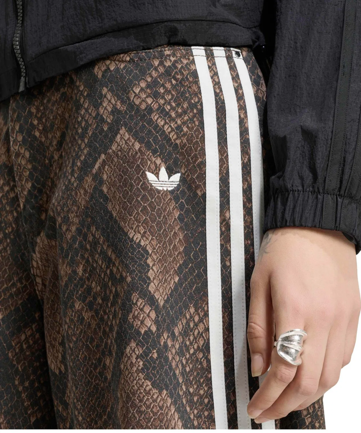 Женские шорты деним свободного кроя с принтом Snake Print Bermuda Adidas, Brown — фото 4