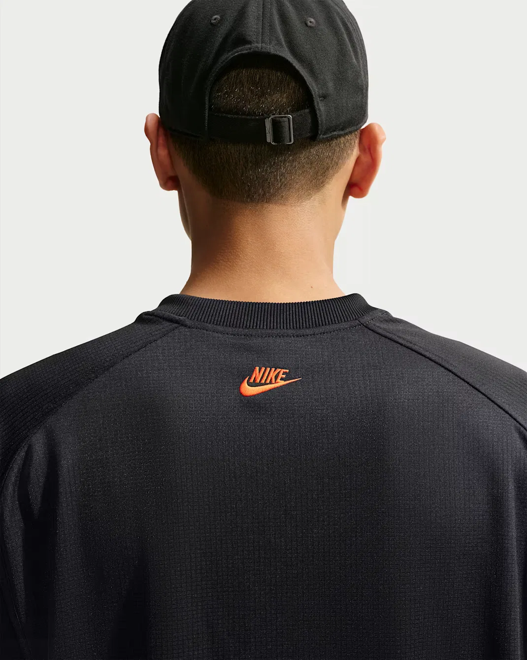 Мужская футболка Nike Club, Black/White/Safety Orange — фото 2