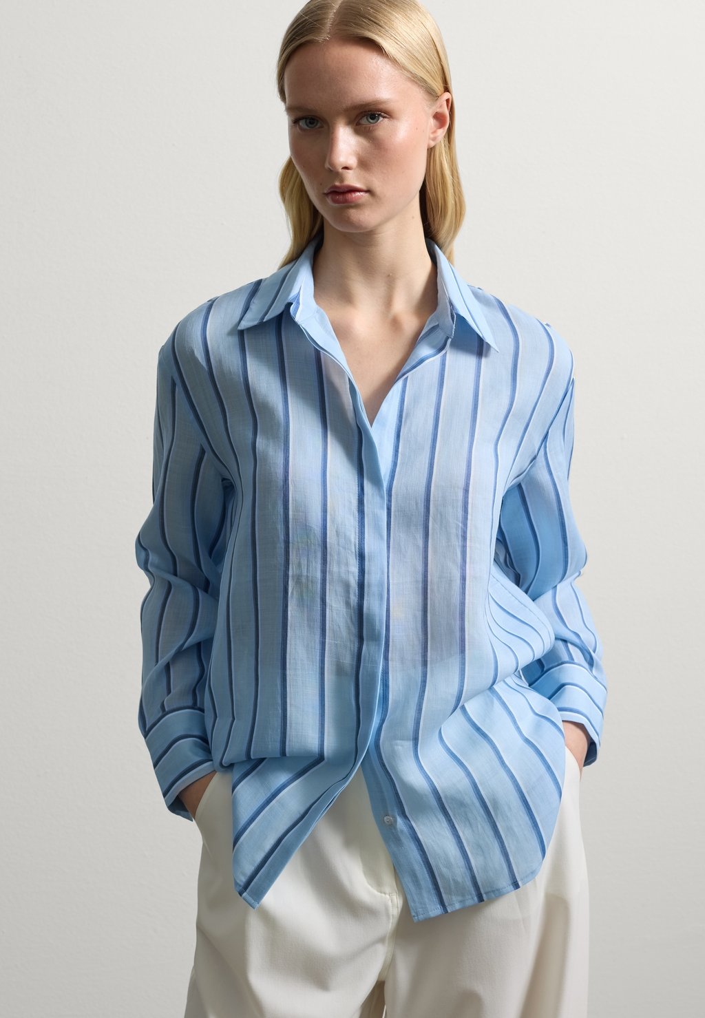 

Блузка на пуговицах Stefanel, синий