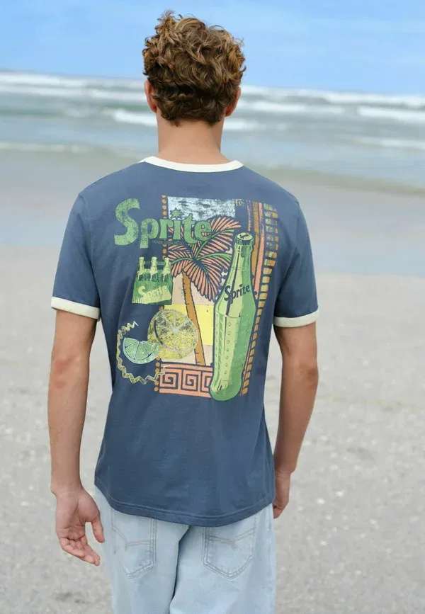 Футболка с принтом Regular fit sprite back print graphic ringer t-shirt Next, синий — фото 3